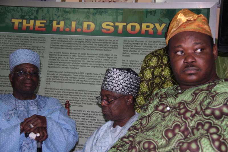  - (r) Jimoh Ibrahim, Otunba Adekunle Ojora and guest